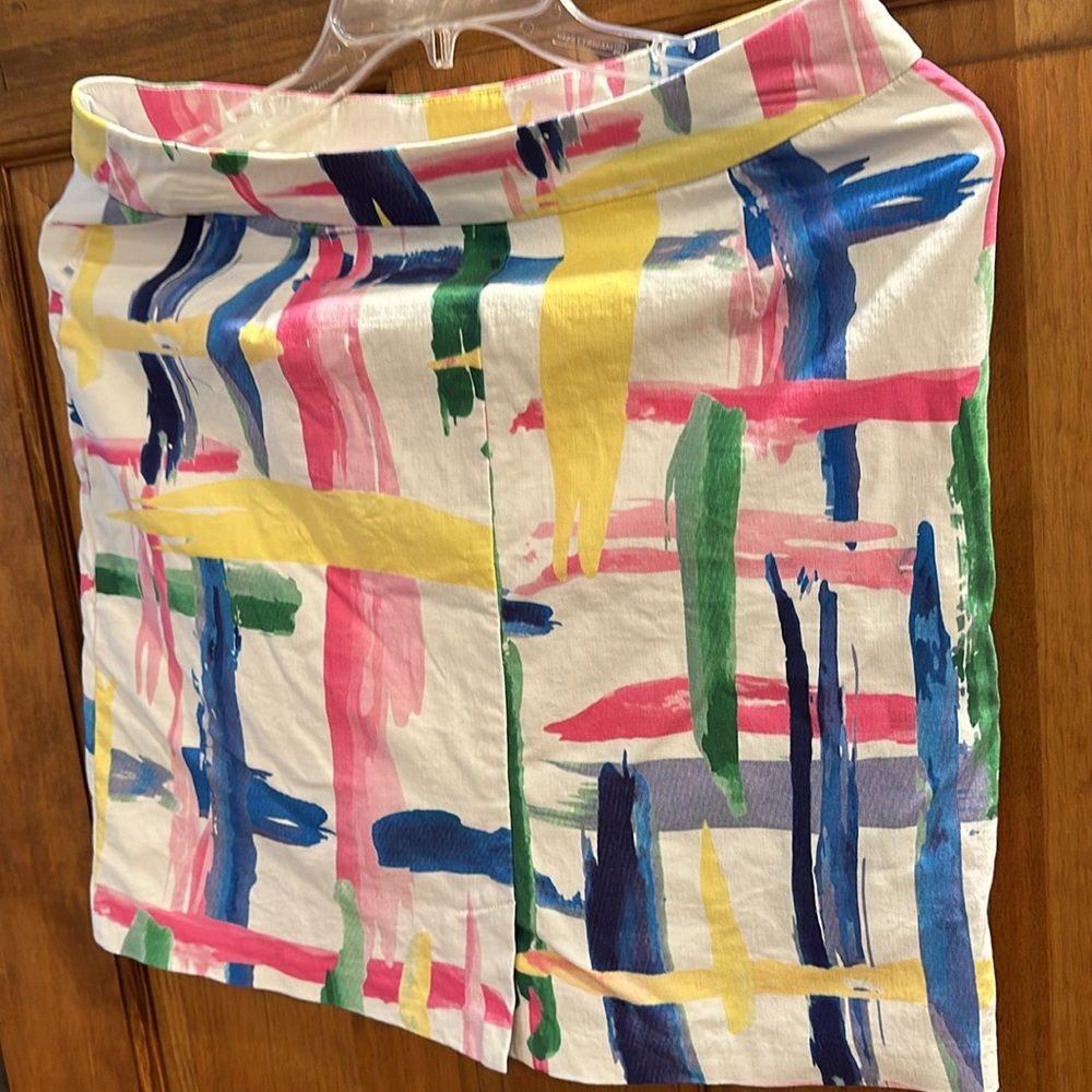 Super cute skirt with fun print. Side pockets - Picture 2 of 5